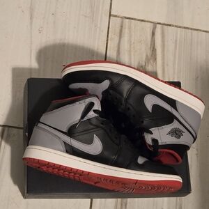 Nike Men's Black and Gray Sneakers